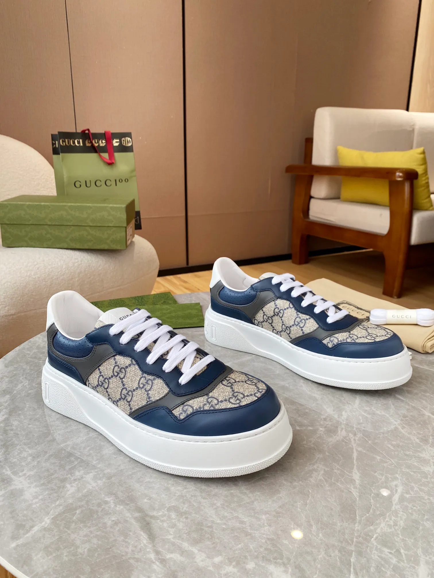 👟👟Ex-factory price 480👟👟 Women's Shoes Women's Clothing Women's Shoes Factory GUCCI New Gucci 🔵GUCCI Italian Gucci dad shoes 2️⃣ years of accumulation of dad shoes, original dismantling 1:1 development Couple 👫 style 🔜Versatile in all seasons 🔜 Fashion 🔜 Personality 🔜 Different Upper: Imported top-grained calfskin 🐮 Lining: Original grade A imported cowhide 🐮 Foot pads: Original grade A imported cowhide 💯 Full counter authentic packaging Midsole Latex pad with LOGO, last, oiled edge, air pressure coding process, supports NFC anti-counterfeiting chip detection! Size: women’s code 34-41, men’s code 38-45 (women’s 34 41, men’s 38 45 customized)